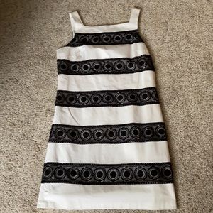 Beautiful laced WHBM dress
